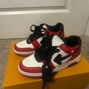 Off white sneaks
